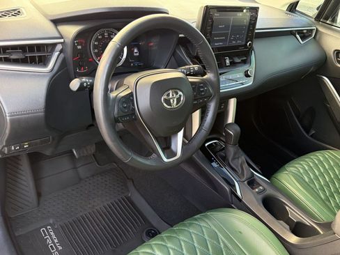 Used 2022 Toyota Corolla Cross LE w/ Moonroof Package FWD image 4