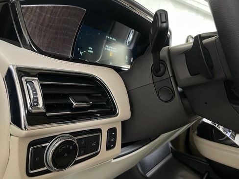 Used 2018 Lincoln Navigator Select w/ Technology Package image 47