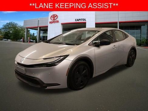 Used 2024 Toyota Prius LE image 6