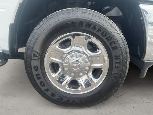 Used 2024 RAM 2500 Tradesman w/ Chrome Appearance Group AWD/4WD image 9