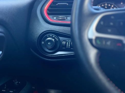 Used 2020 Jeep Renegade Trailhawk w/ Cold Weather Group image 23