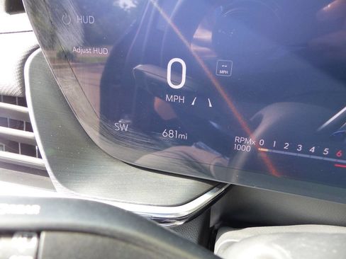 Used 2025 Buick Envision Preferred AWD/4WD image 29