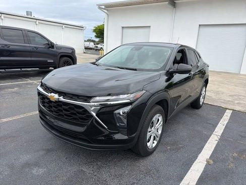 Used 2024 Chevrolet Trax LS FWD image 6