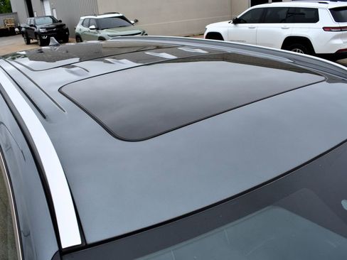 Used 2023 Hyundai Palisade Limited FWD image 8