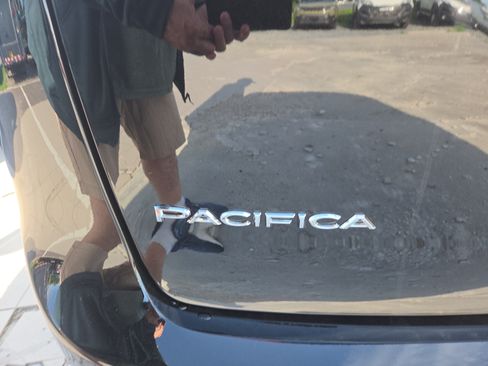 New 2027 Chrysler Pacifica Select FWD image 23