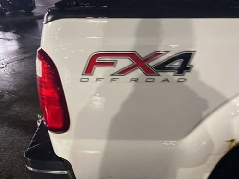 Used 2016 Ford F250 XLT w/ XLT Premium Package image 11