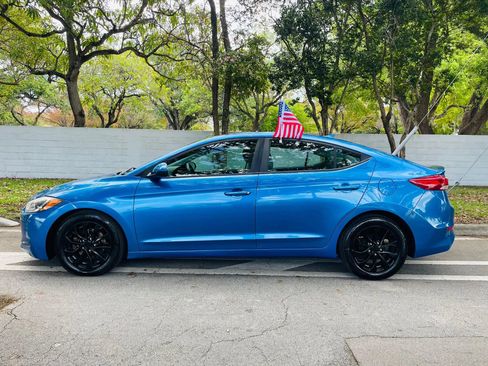 Used 2017 Hyundai Elantra SE image 2