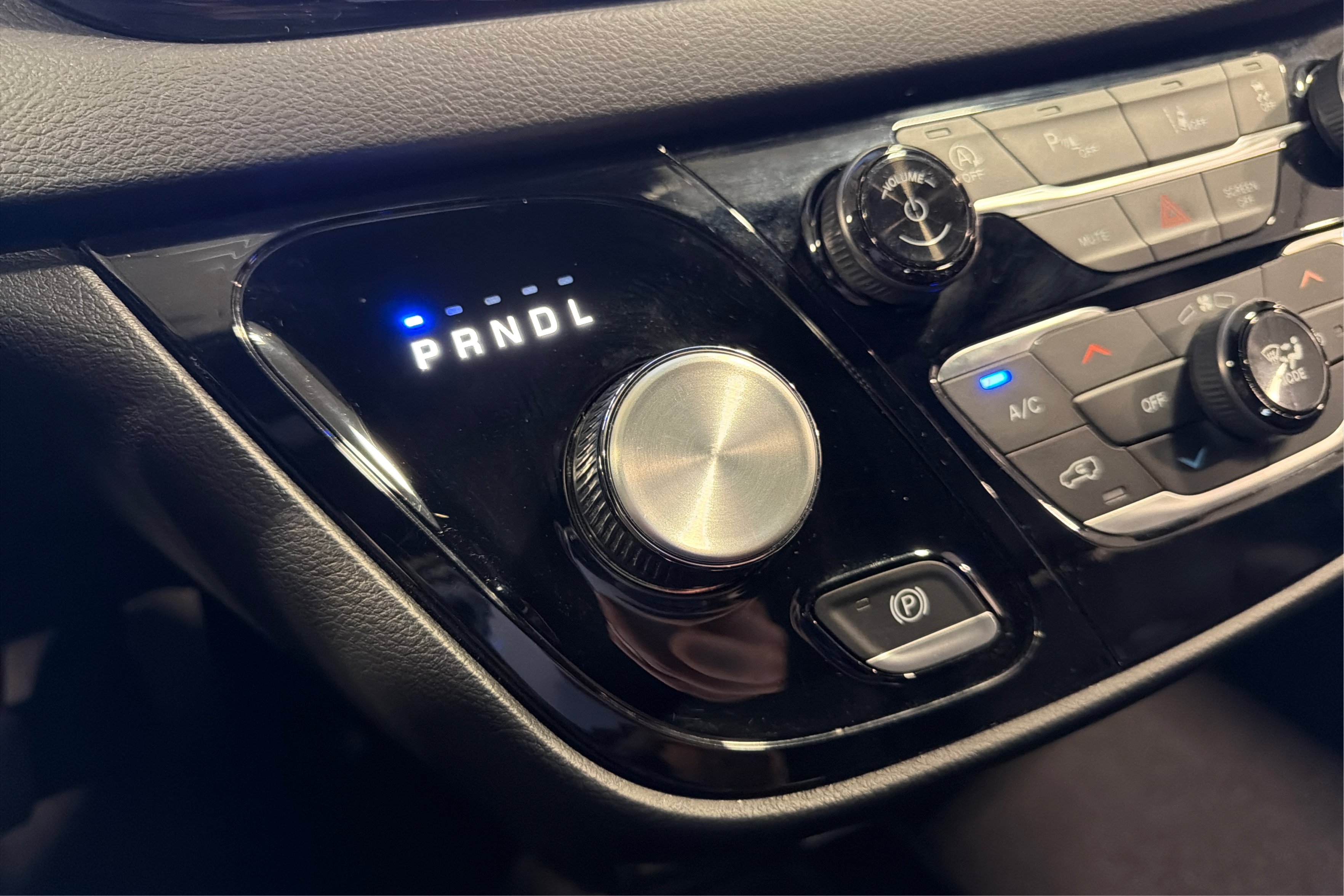 Used 2026 Chrysler Pacifica Select FWD image 34
