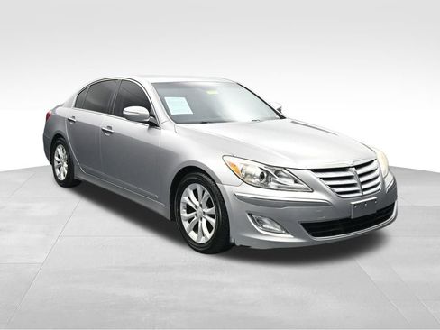 Used 2013 Hyundai Genesis 3.8 RWD image 7