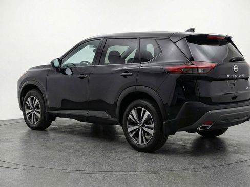 Used 2025 Nissan Rogue SV image 6