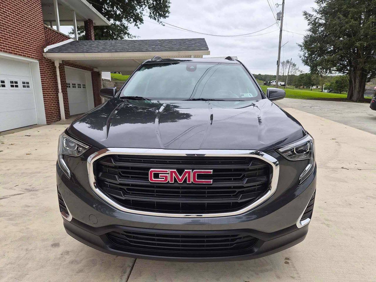 Used 2020 GMC Terrain SLE w/ Driver Convenience Package AWD/4WD image 2