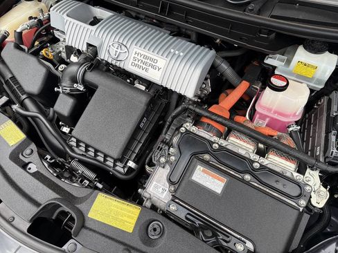Used 2014 Toyota Prius Four FWD image 13
