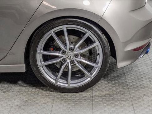 Used 2017 Volkswagen Golf R 4-Door image 34