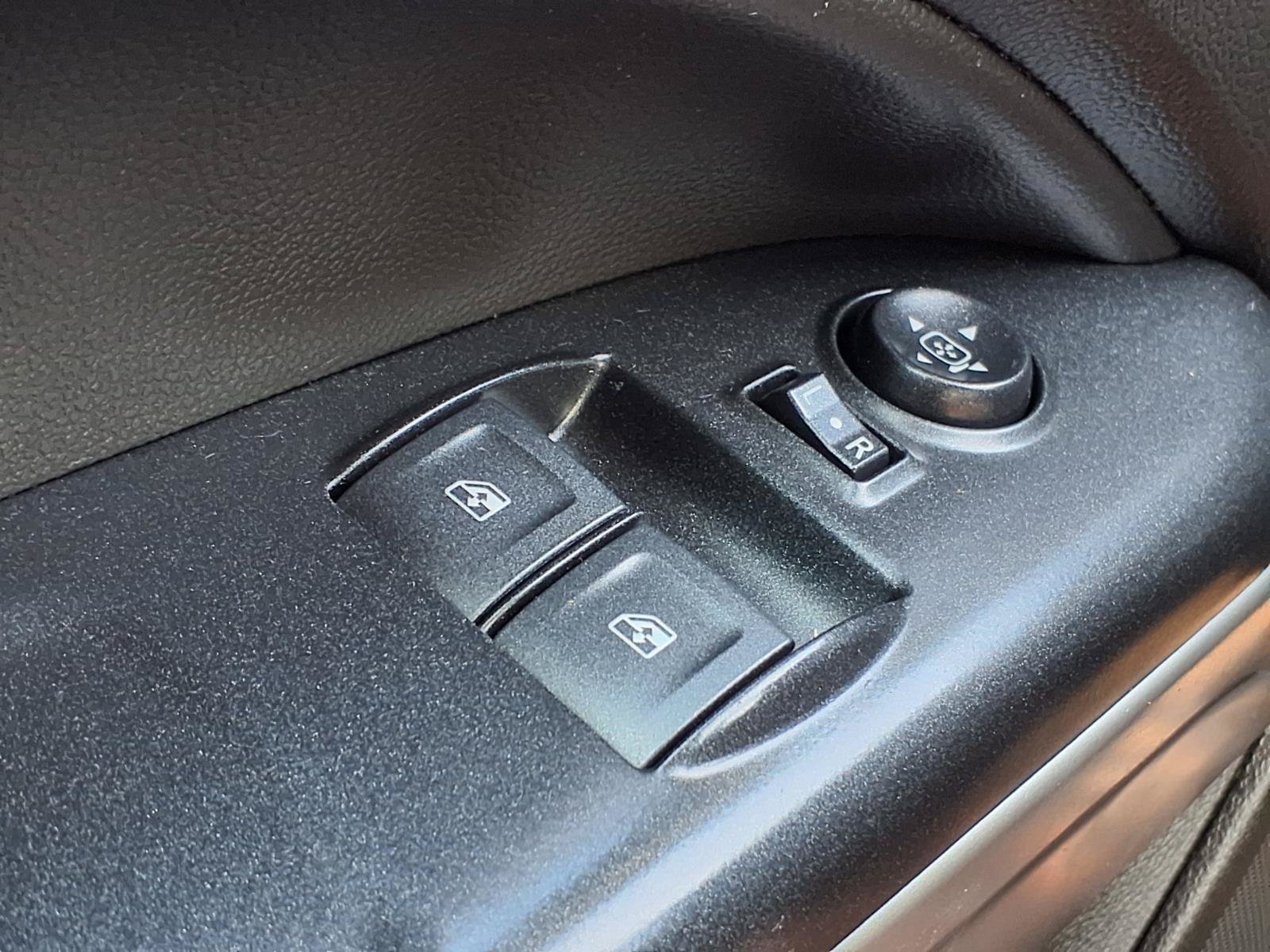 Used 2017 Chevrolet Colorado LT AWD/4WD image 19