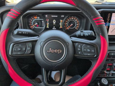 Used 2026 Jeep Wrangler Unlimited Rubicon AWD/4WD image 13