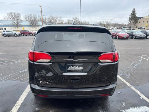 Used 2018 Chrysler Pacifica Limited w/ Advanced Safetytec Group image 4