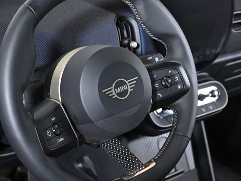 Used 2025 MINI Cooper 2-Door Hardtop image 11