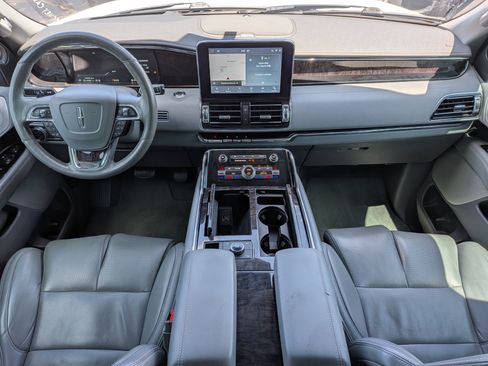 Used 2020 Lincoln Navigator L Reserve w/ Equipment Group 208A Reserve AWD/4WD image 14