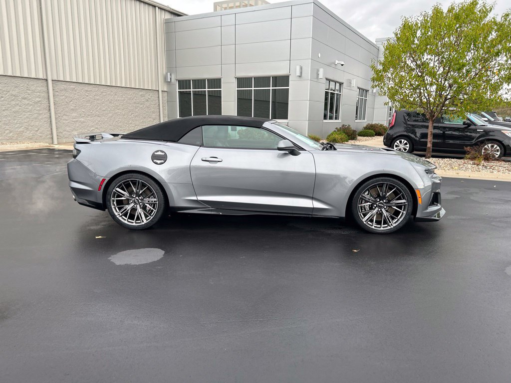 Used 2022 Chevrolet Camaro ZL1 RWD image 6