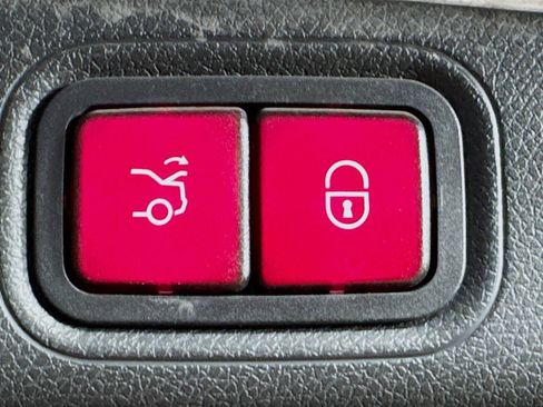 Used 2020 Mercedes-Benz E 350 Sedan image 33