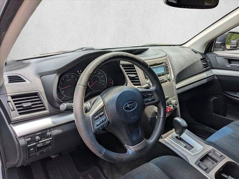 Used 2013 Subaru Outback 2.5i Premium w/ Popular Pkg 3 AWD/4WD image 8