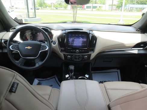 Used 2023 Chevrolet Traverse Premier FWD image 23