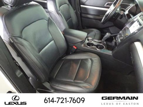 Used 2017 Ford Explorer XLT w/ Equipment Group 202A AWD/4WD image 30