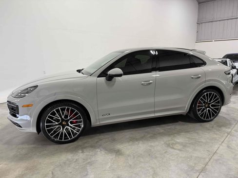 Used 2022 Porsche Cayenne GTS AWD/4WD image 46