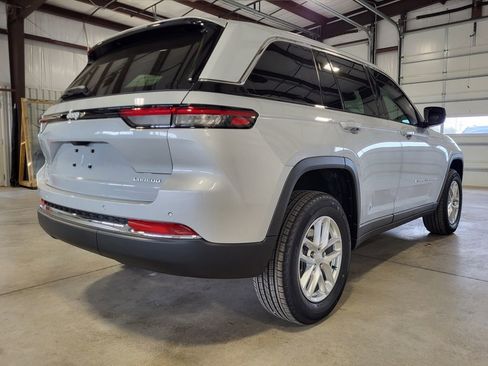 New 2025 Jeep Grand Cherokee Laredo w/ Luxury Tech Group I AWD/4WD image 5
