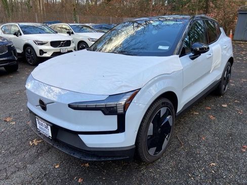 New 2025 Volvo EX30 Ultra w/ Climate Package image 3