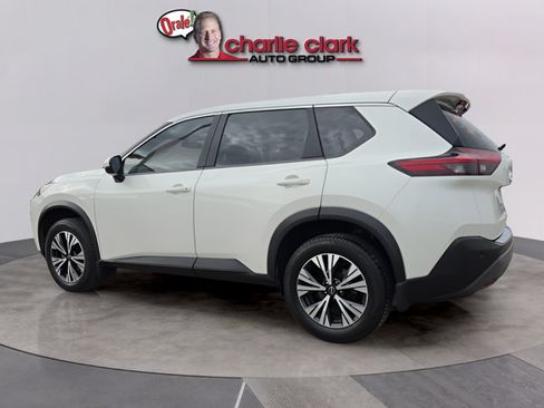 Certified 2022 Nissan Rogue SV FWD image 4
