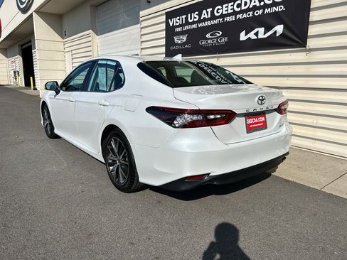 Used 2024 Toyota Camry XLE w/ Cold Weather Package image 6
