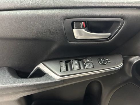 Used 2017 Toyota Camry SE FWD image 17