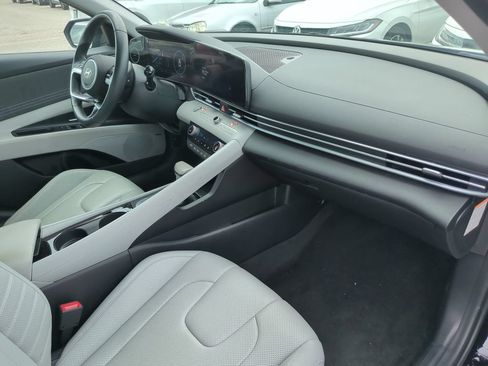 Used 2025 Hyundai Elantra Limited FWD image 6