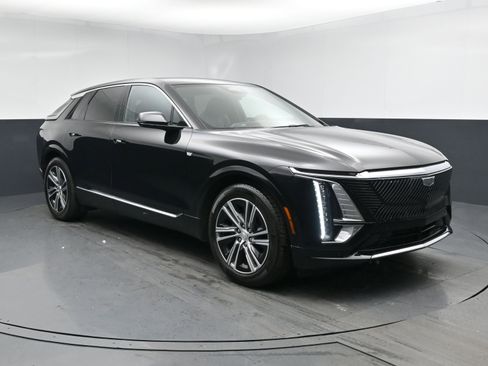Used 2024 Cadillac Lyriq Luxury image 2