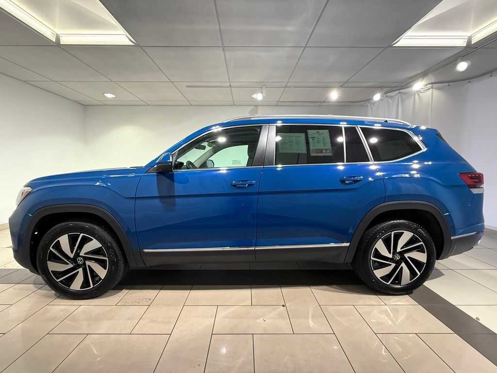 Used 2025 Volkswagen Atlas SEL AWD/4WD image 2