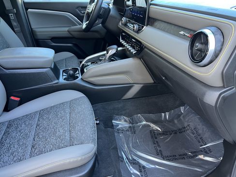 Used 2024 Chevrolet Colorado ZR2 w/ Technology Package AWD/4WD image 20