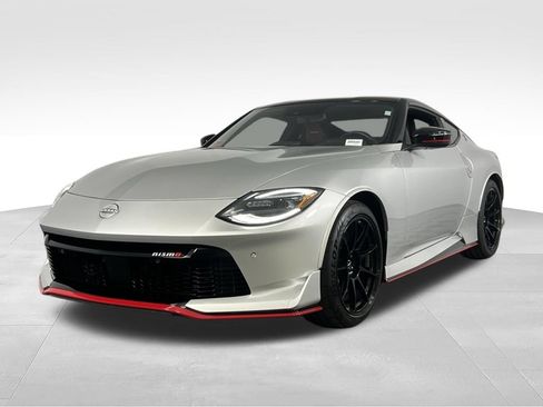 Used 2025 Nissan Z NISMO w/ Floor Mat Package RWD image 2