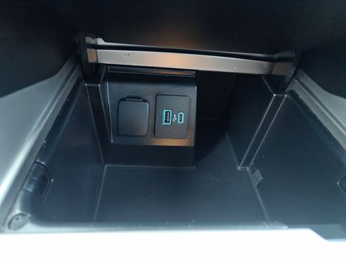 Used 2020 Ford Explorer XLT w/ Equipment Group 202A AWD/4WD image 14