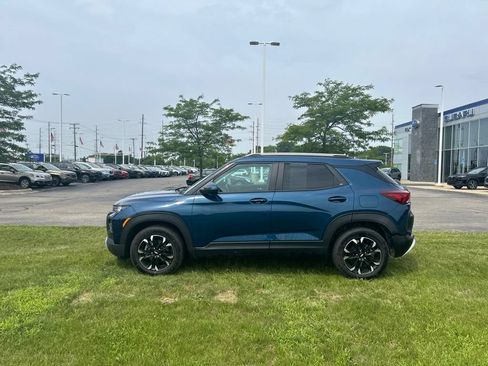 Used 2021 Chevrolet TrailBlazer LT w/ Convenience Package FWD image 2