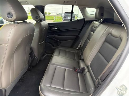 Used 2024 Chevrolet Trax ACTIV w/ Sunroof Package FWD image 12
