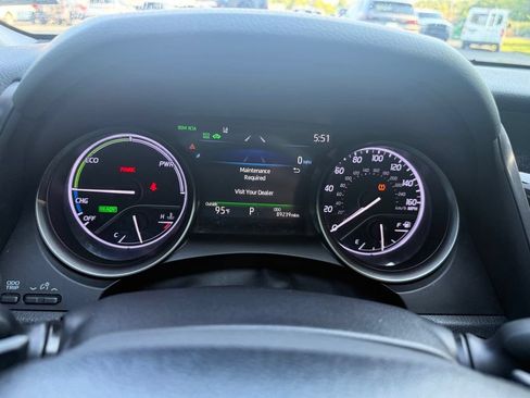 Used 2021 Toyota Camry XSE FWD image 5