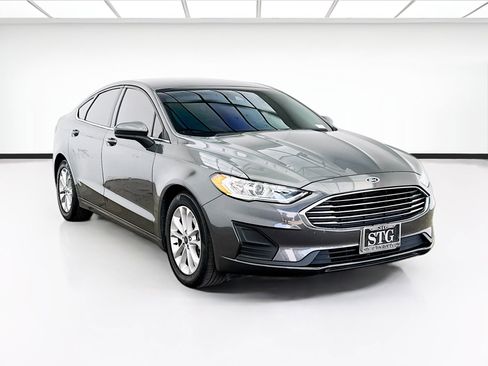 Used 2020 Ford Fusion SE FWD image 3