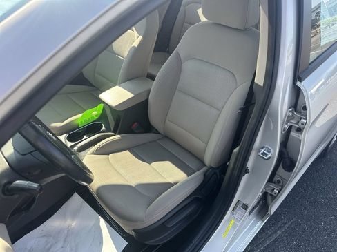 Used 2018 Hyundai Elantra Value Edition FWD image 17