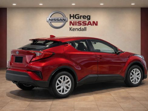 Used 2020 Toyota C-HR LE FWD image 4