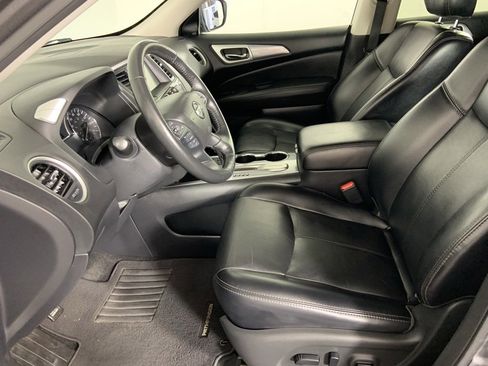Used 2019 Nissan Pathfinder SL image 17