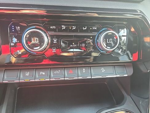 Used 2024 GMC Sierra 2500 AT4 w/ AT4 Preferred Package image 20