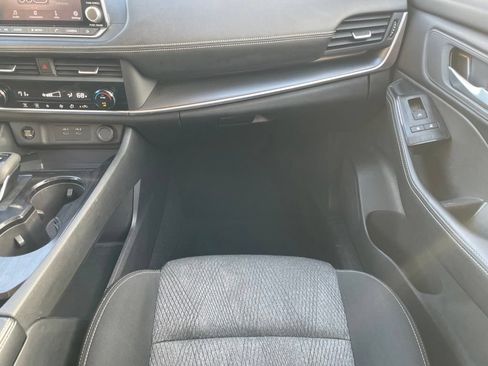 Used 2024 Nissan Rogue SV FWD image 27