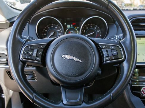 Used 2020 Jaguar F-PACE Premium image 13