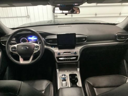 Used 2023 Ford Explorer XLT AWD/4WD image 14